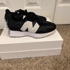 New Balance 327